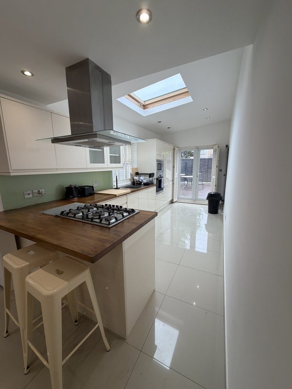Room Geere Road in Greater London