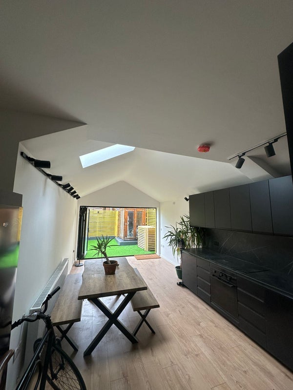 Room Geere Road in Greater London