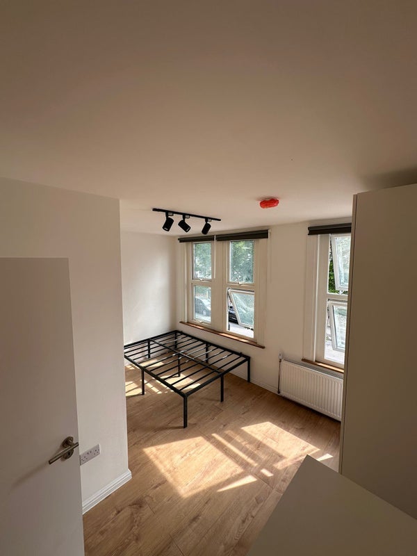 Room Geere Road in Greater London