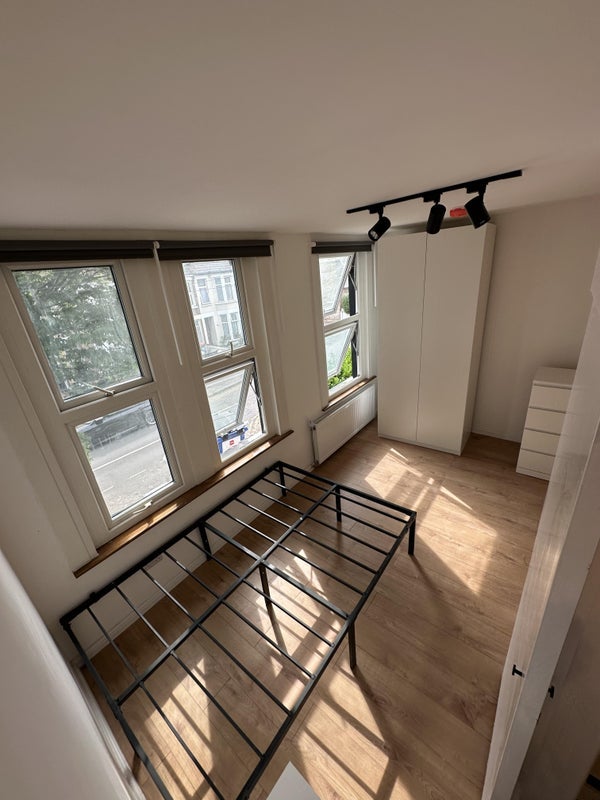 Room Geere Road in Greater London