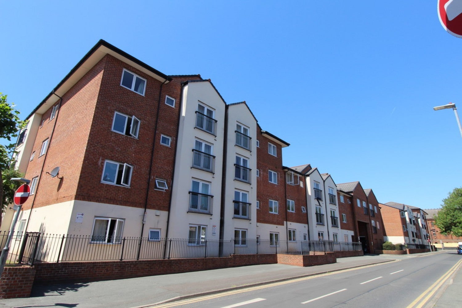 Flat Delamere Street in Crewe