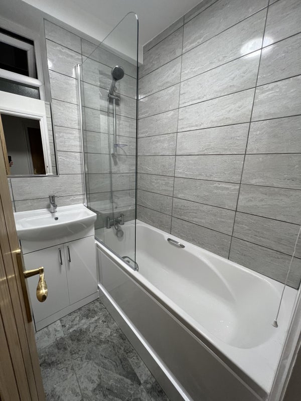 Room Bruce Road in Greater London