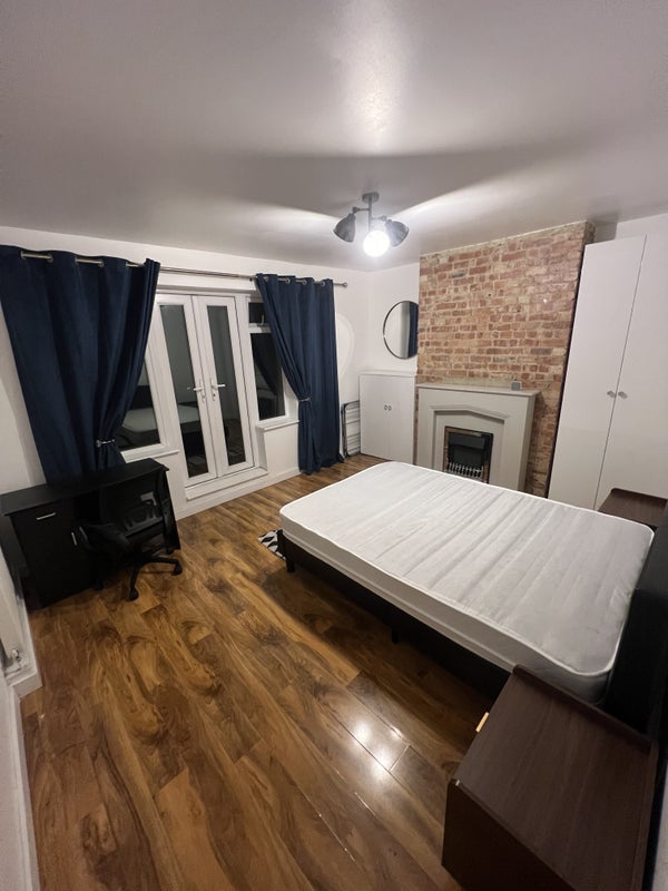 Room Bruce Road in Greater London