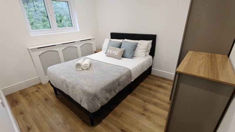 Room Amies Street in Greater London