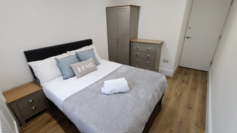 Room Amies Street in Greater London