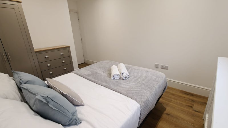 Room Amies Street in Greater London