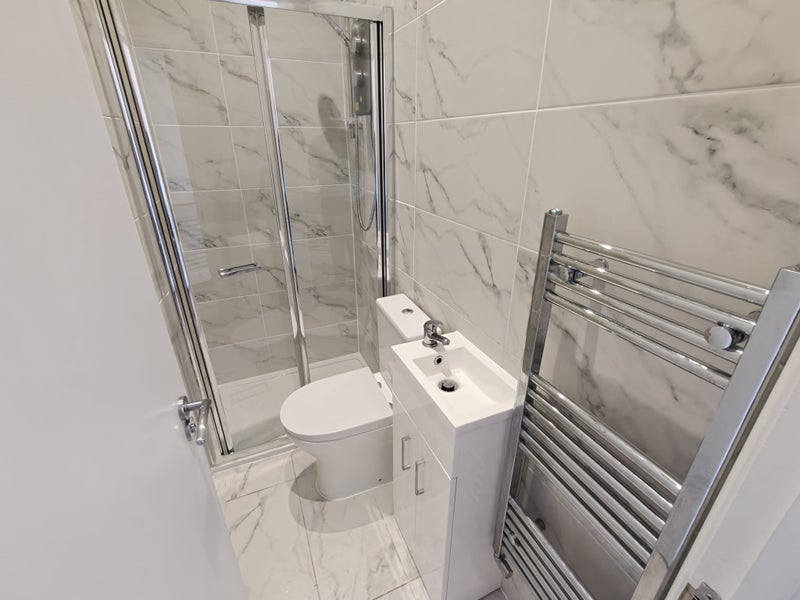 Room Amies Street in Greater London