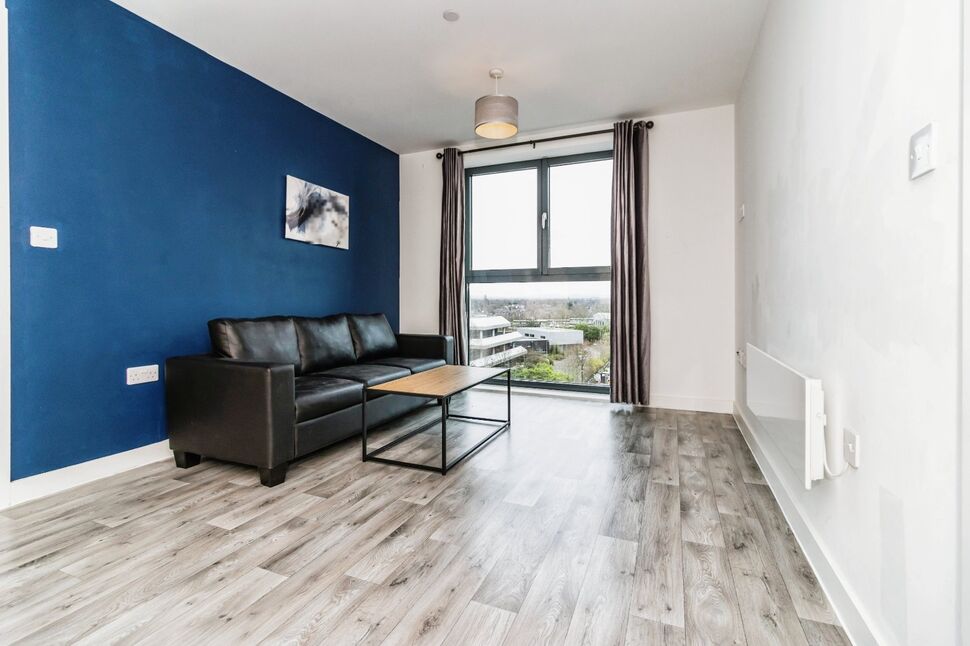Flat Talbot Road in Trafford