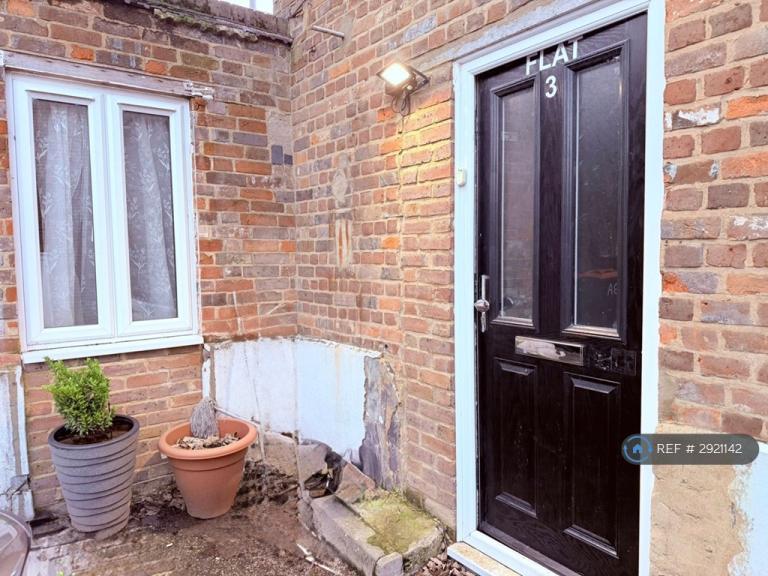 Flat West Street in Dunstable