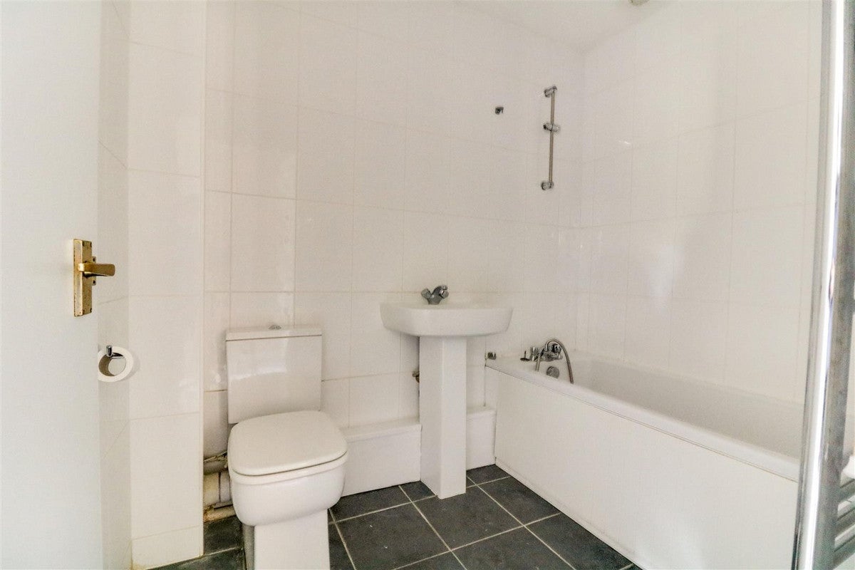 Flat Mount Avenue in Southend-on-Sea