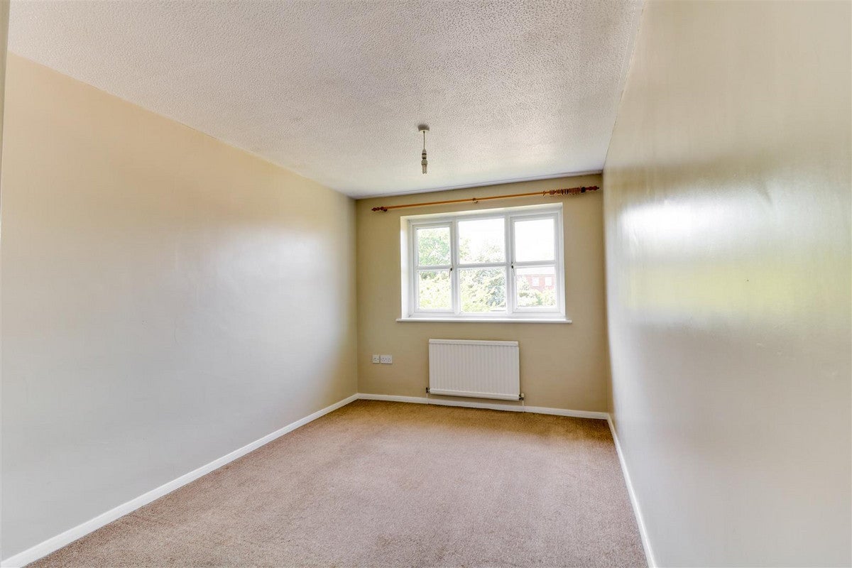 Flat Mount Avenue in Southend-on-Sea