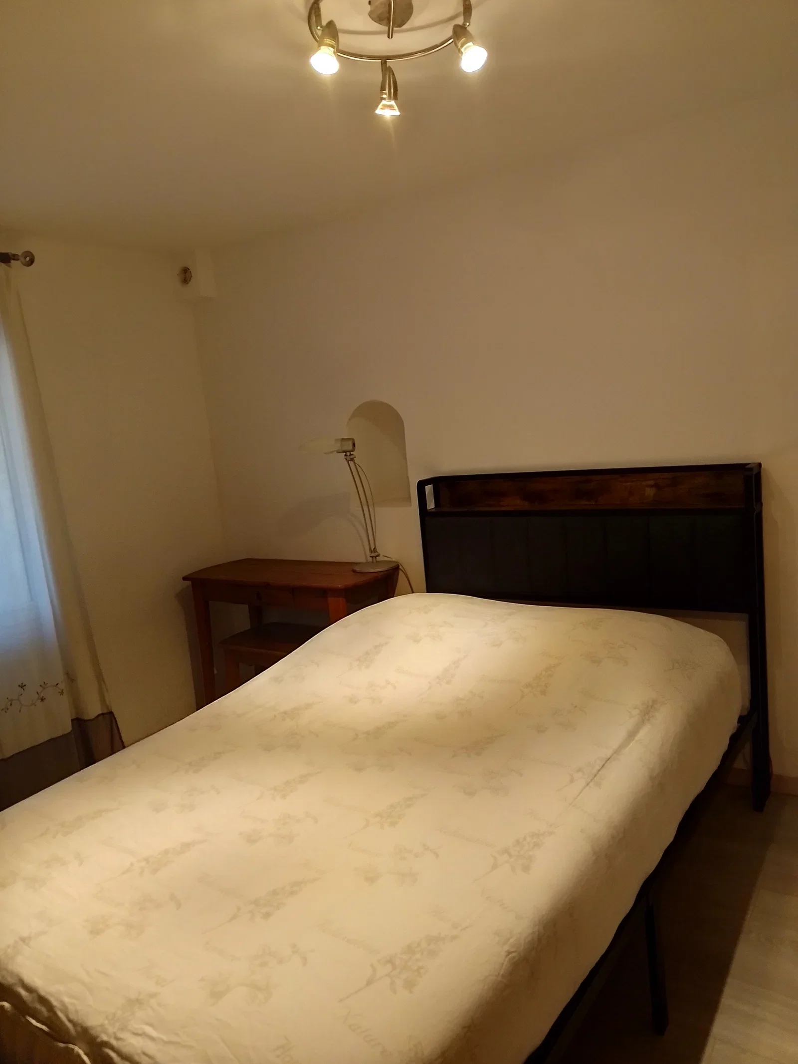 Chambre Rue des Cistes à Antibes