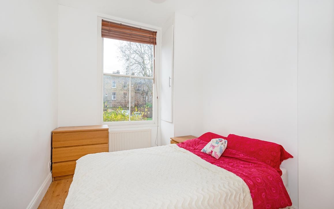 Flat Brixton Road in Greater London