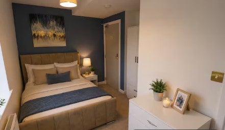 Room Nether Hall Avenue in Kirklees