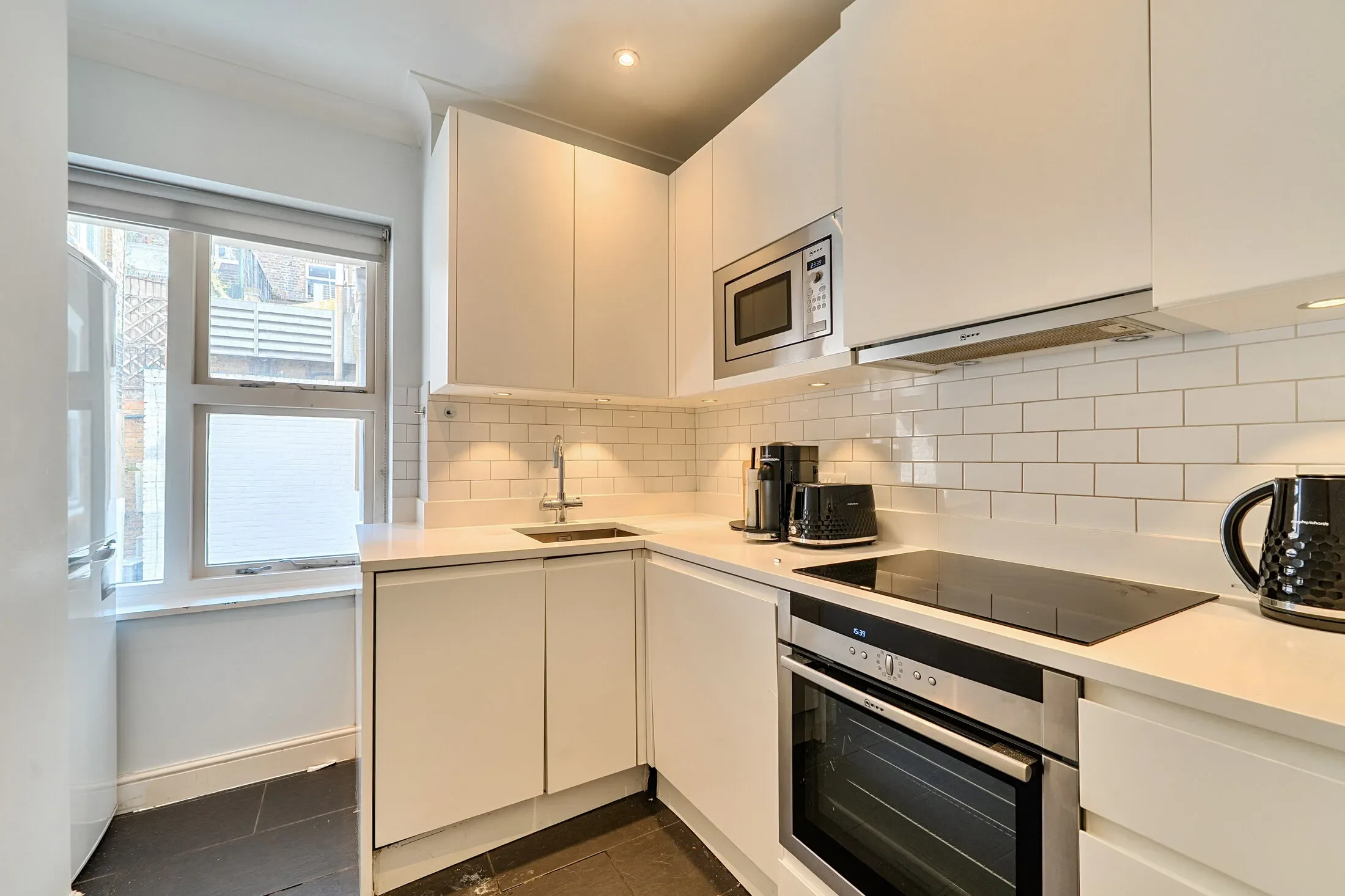 Flat Beauchamp Place in Greater London