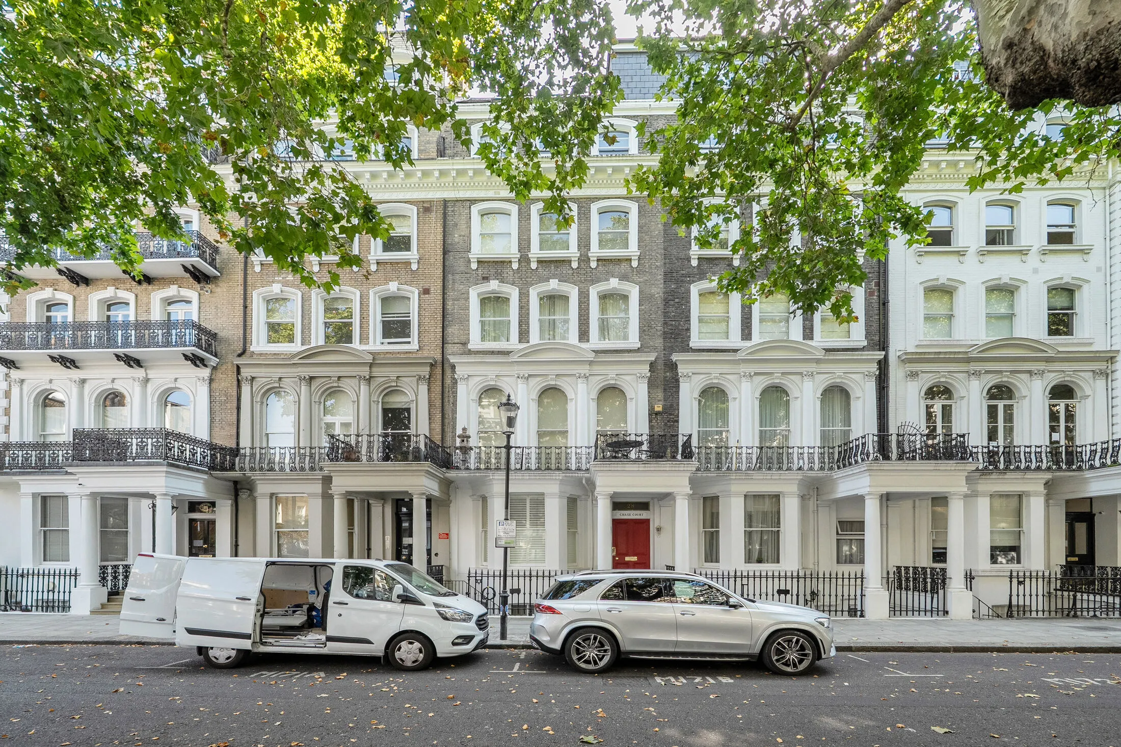 Flat Beauchamp Place in Greater London