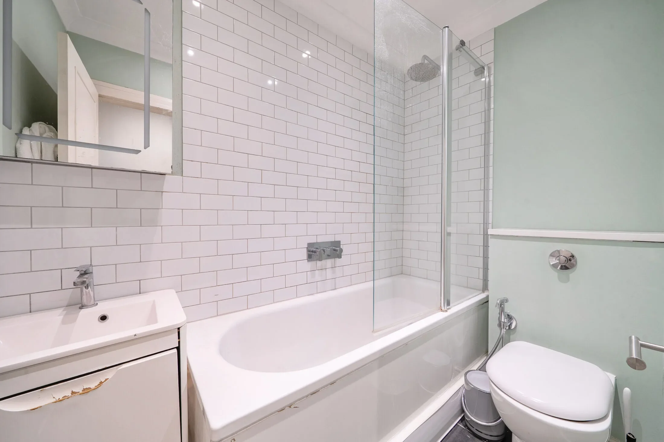Flat Beauchamp Place in Greater London