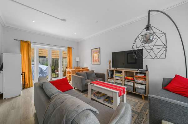 House Cephas Avenue in Greater London