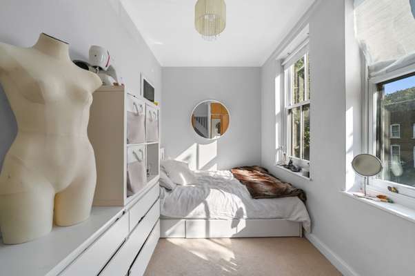 House Cephas Avenue in Greater London