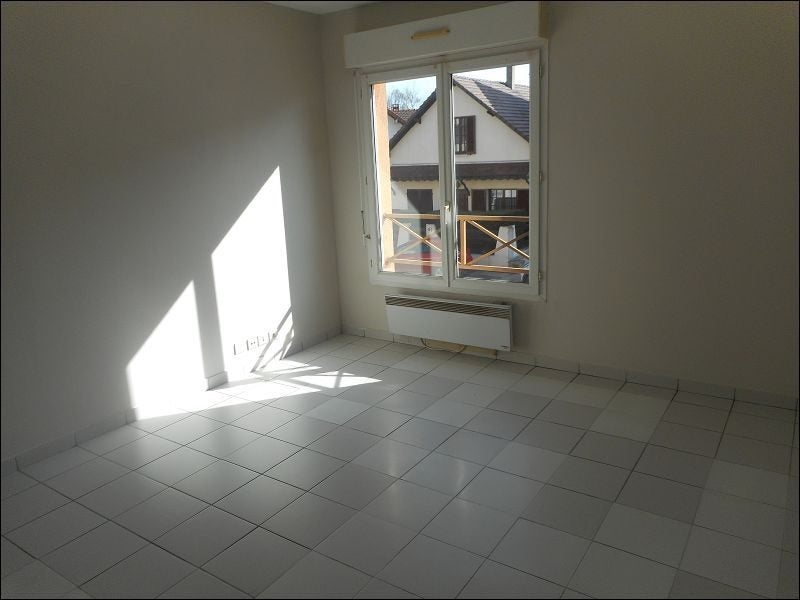 Flat Place Roger Perriaud in Sainte-Geneviève-des-Bois