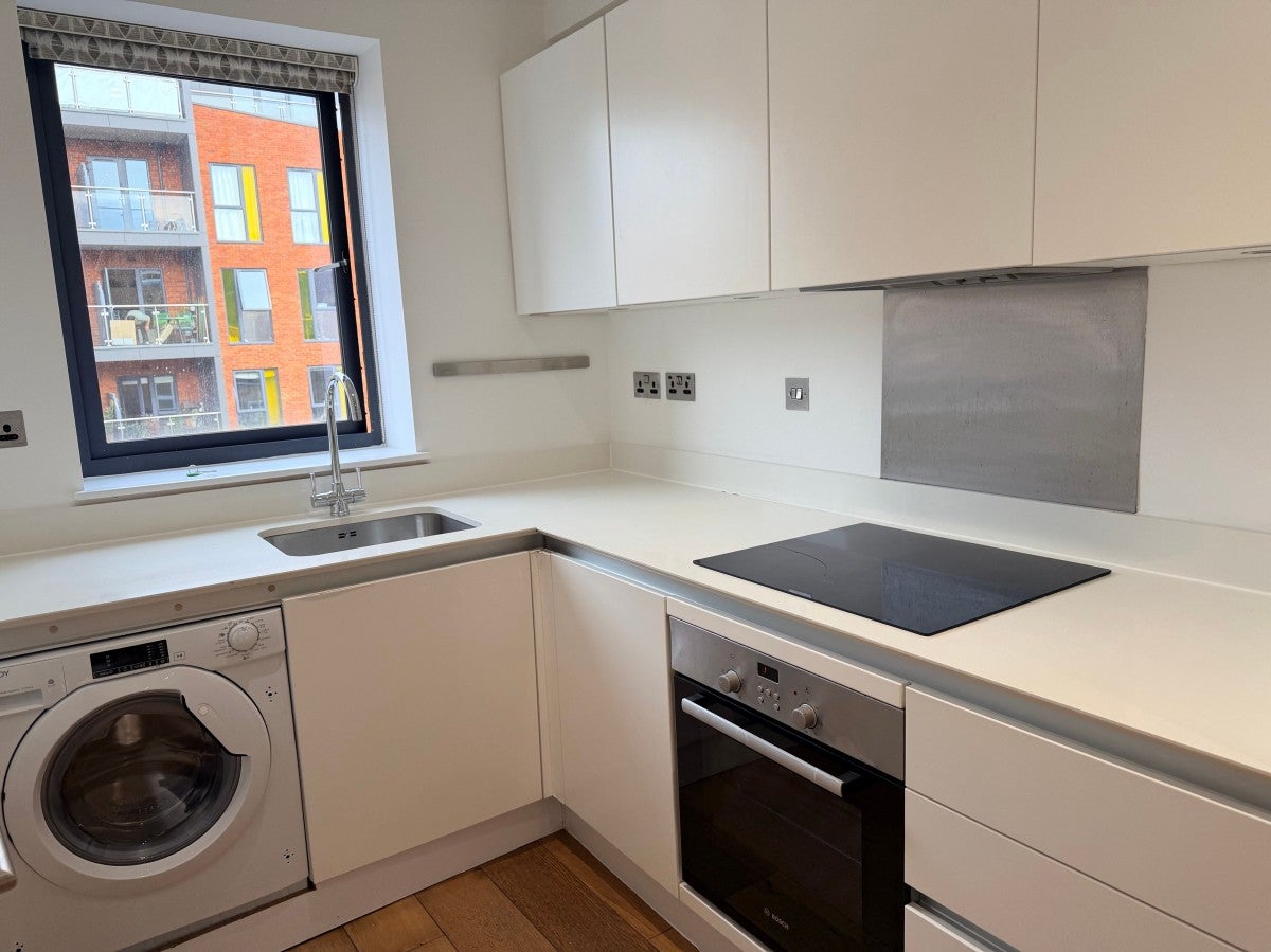 Flat Bronti Close in Greater London