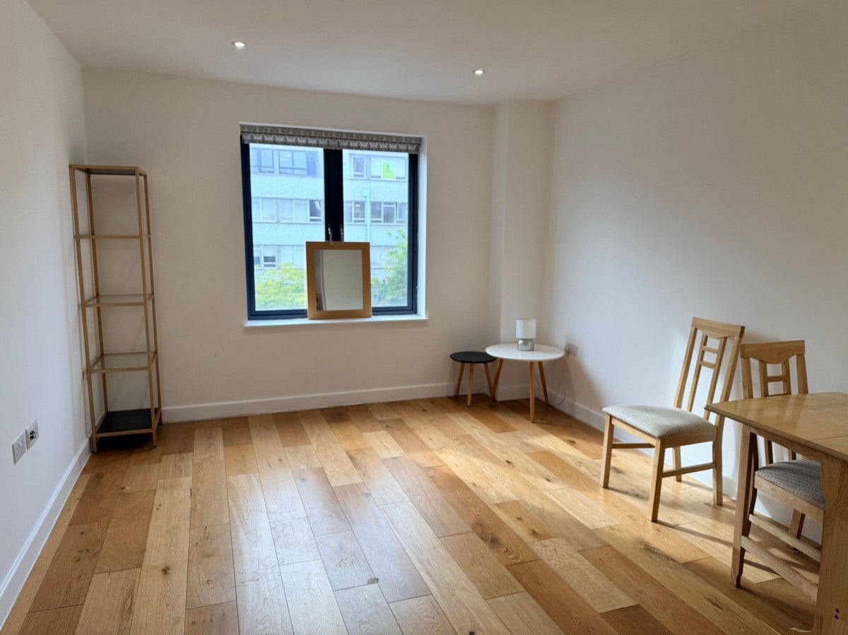 Flat Bronti Close in Greater London