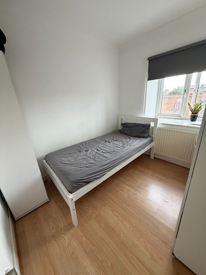 Room Maryland Street in Greater London