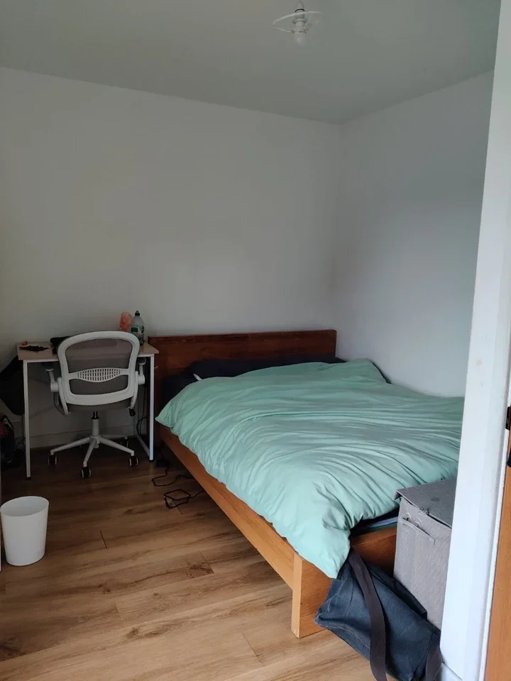 House Douglas Close in Greater London