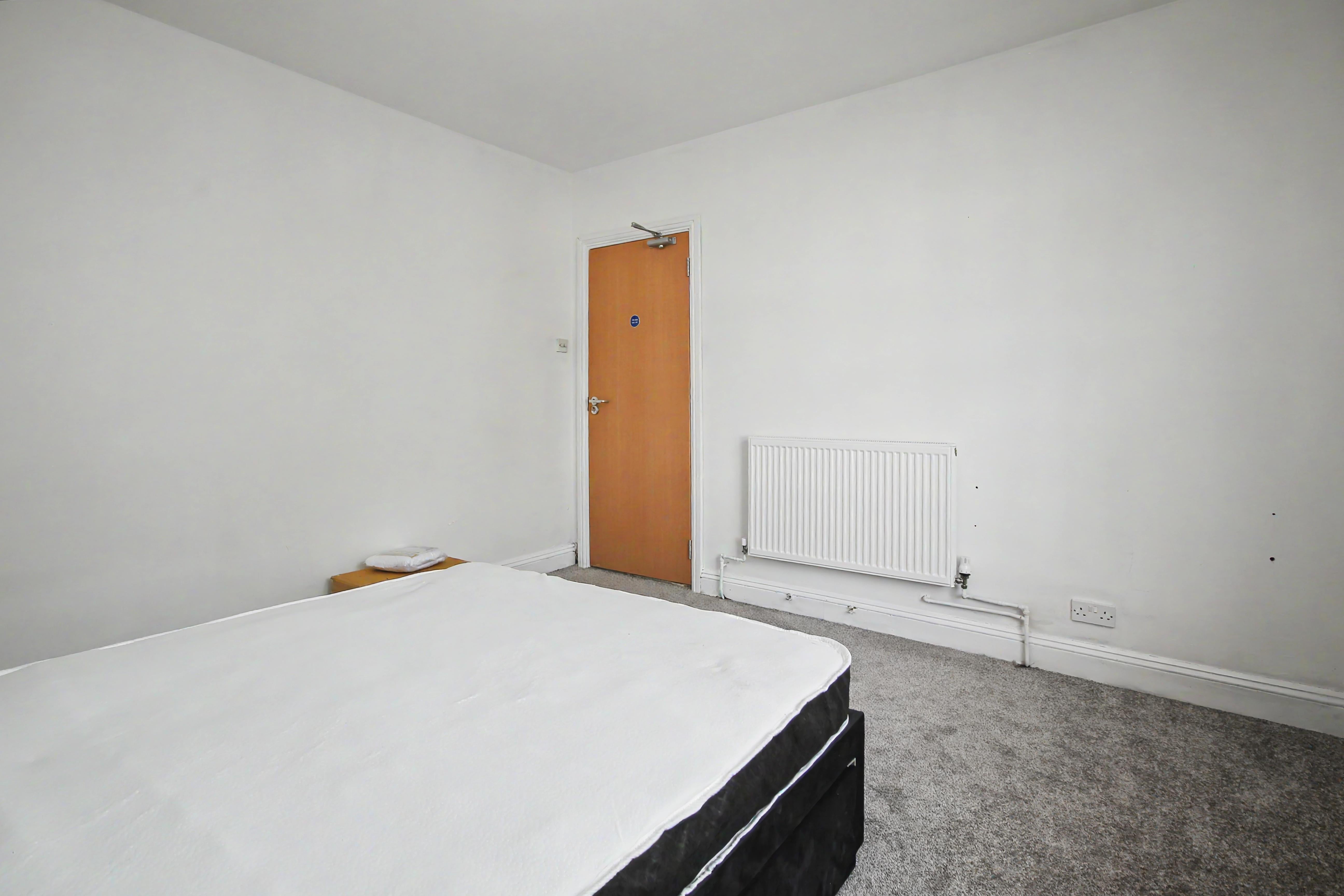 Room Crown Street in Kettering