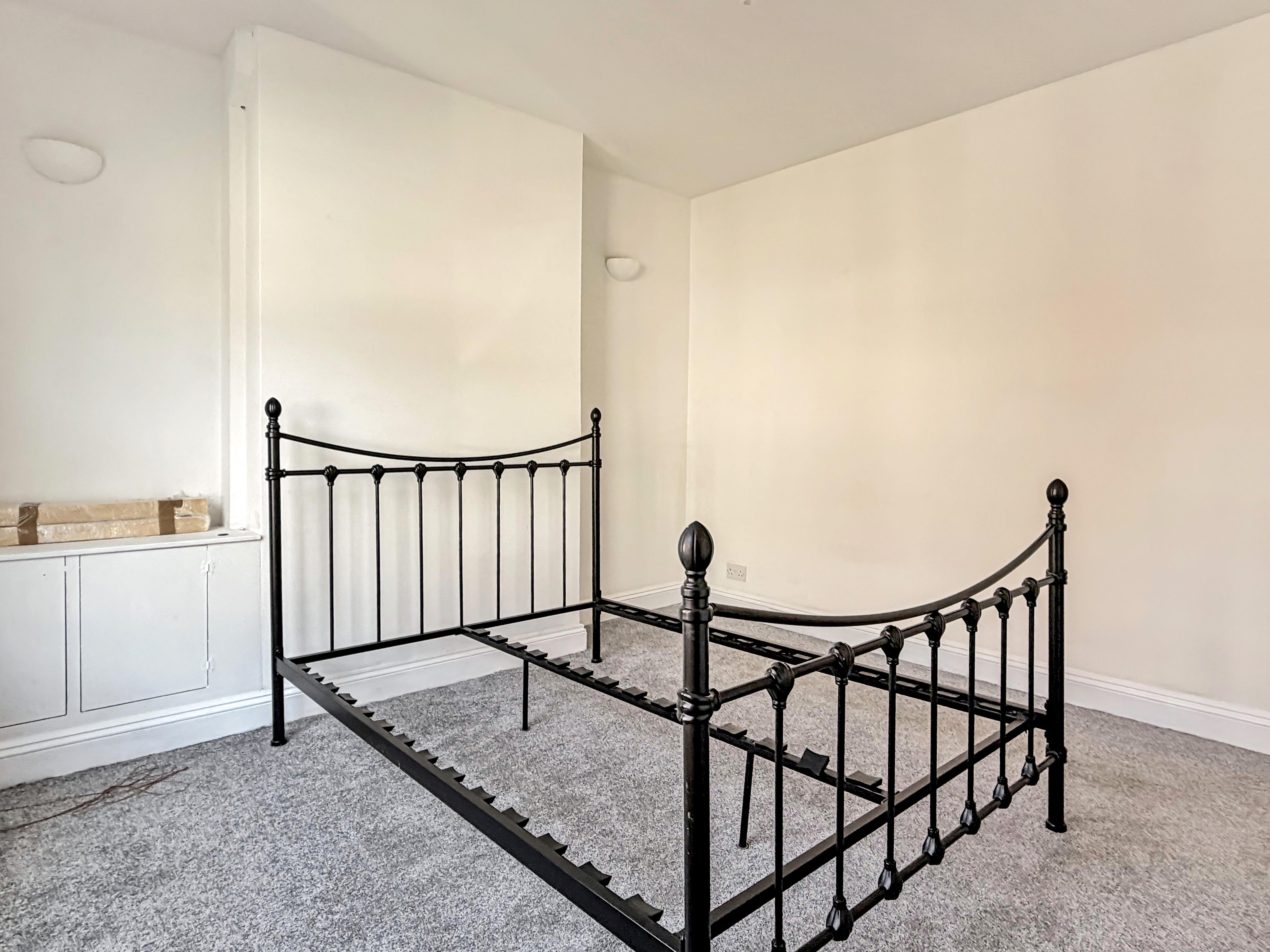 Room Crown Street in Kettering