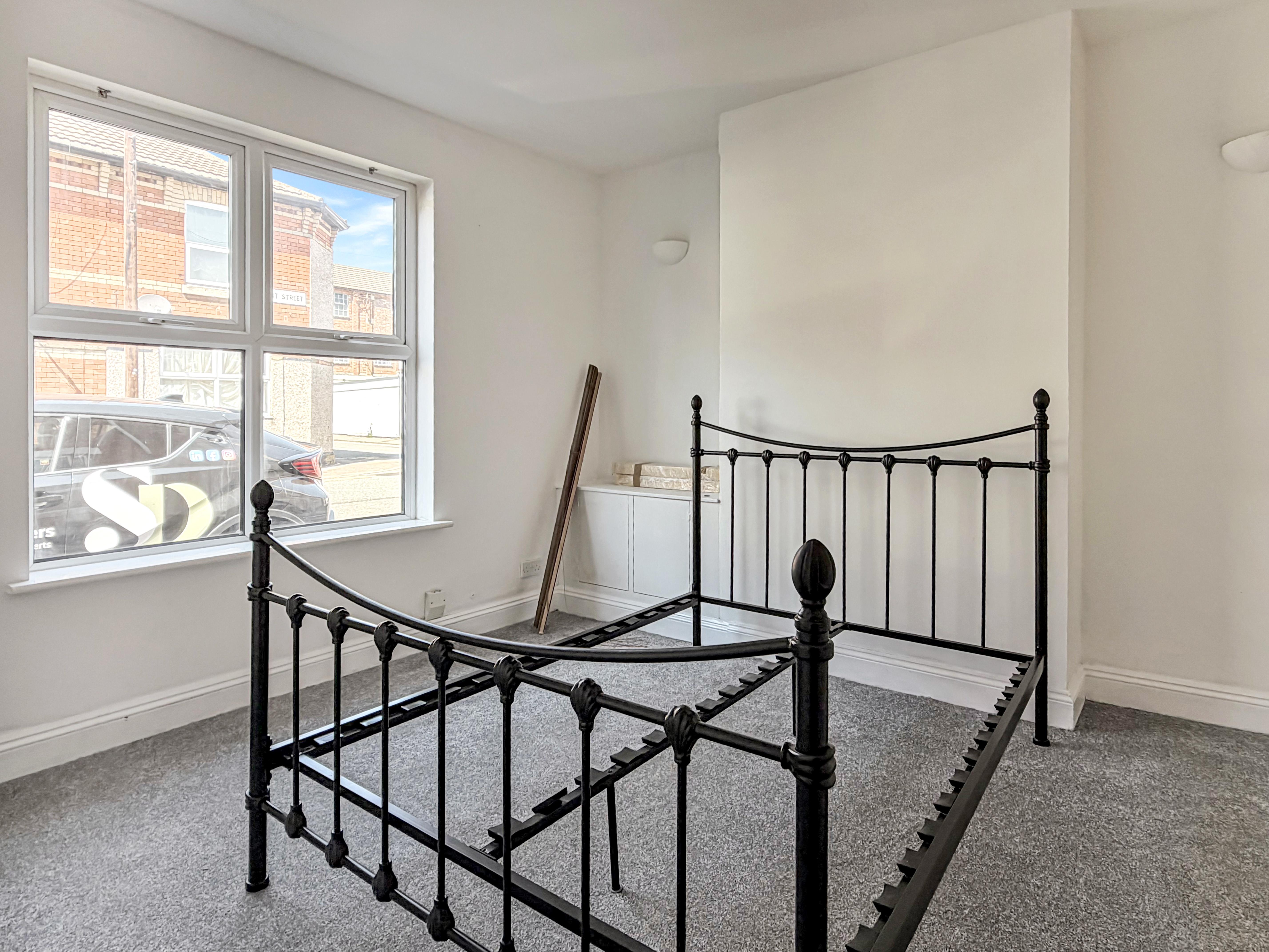 Room Crown Street in Kettering