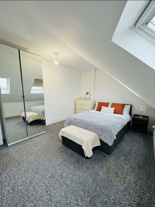 Room Chestnut Grove in Greater London