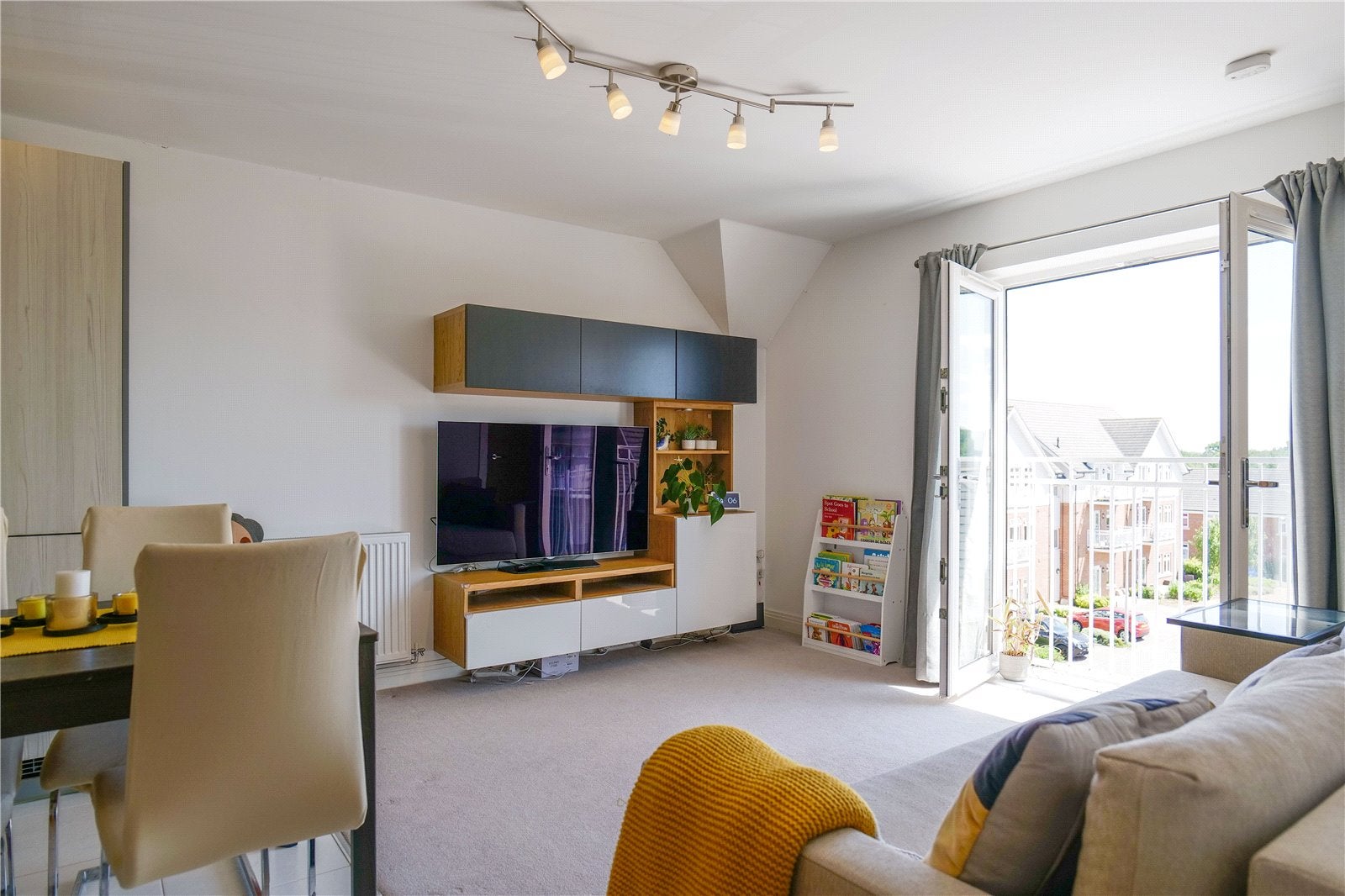 Flat Englefield Place in Woodley