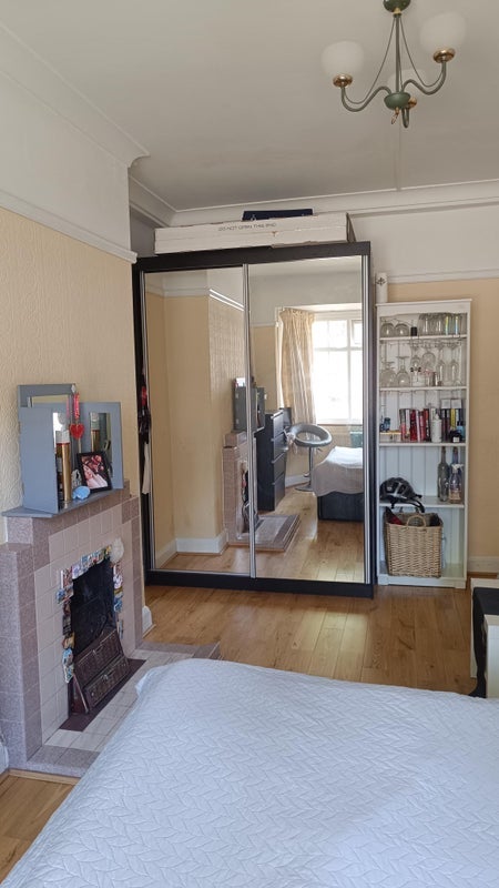Room Tilehurst Road in Greater London