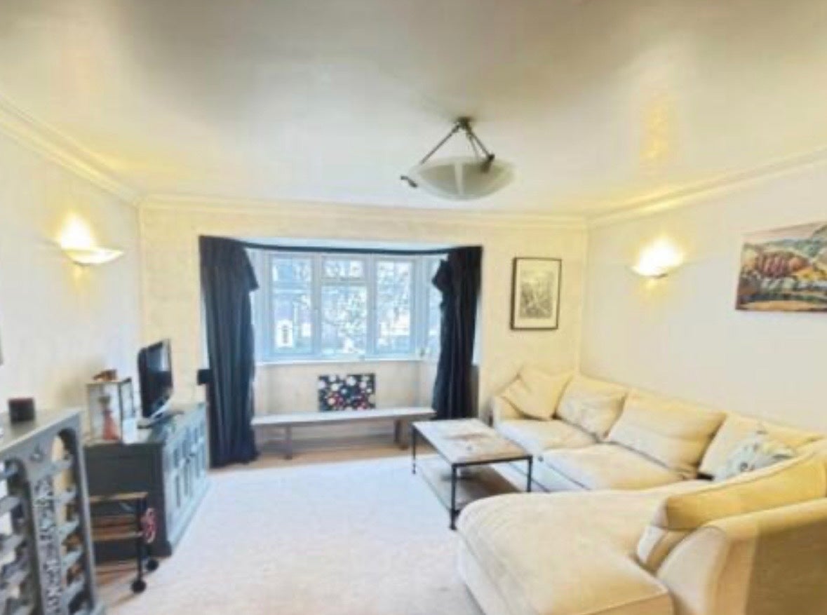 Flat Tyrell Court in Greater London