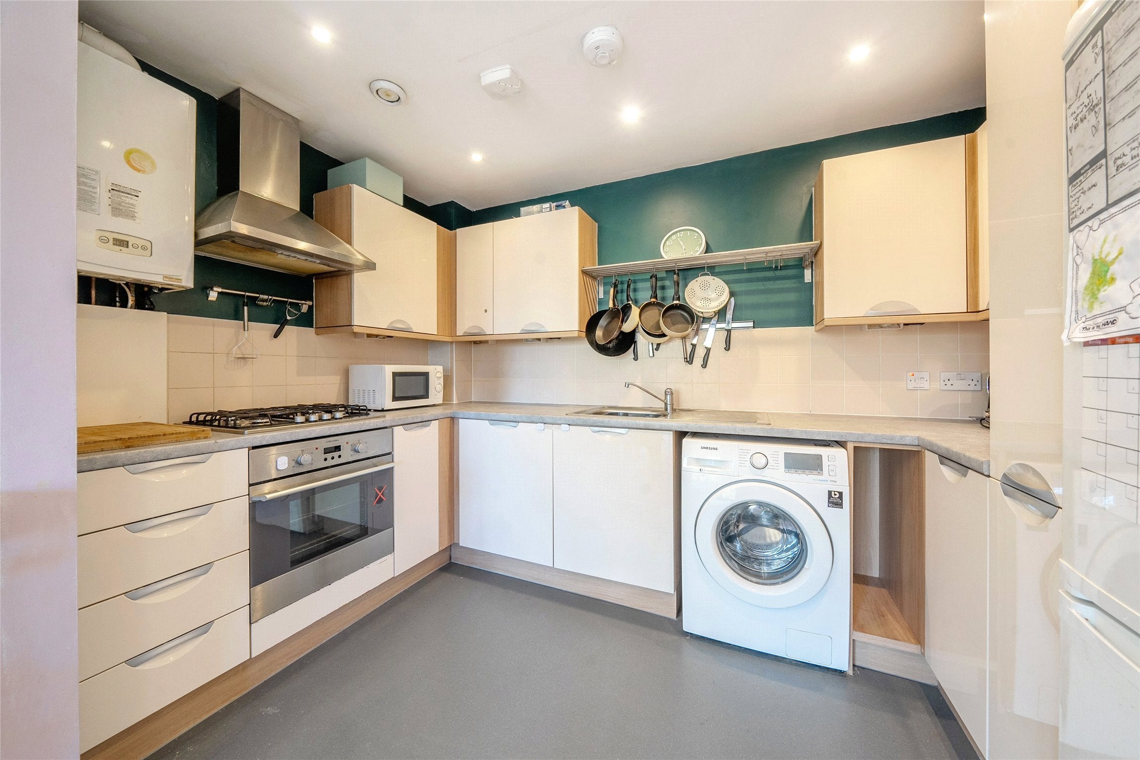 Flat Streatham High Road in Greater London