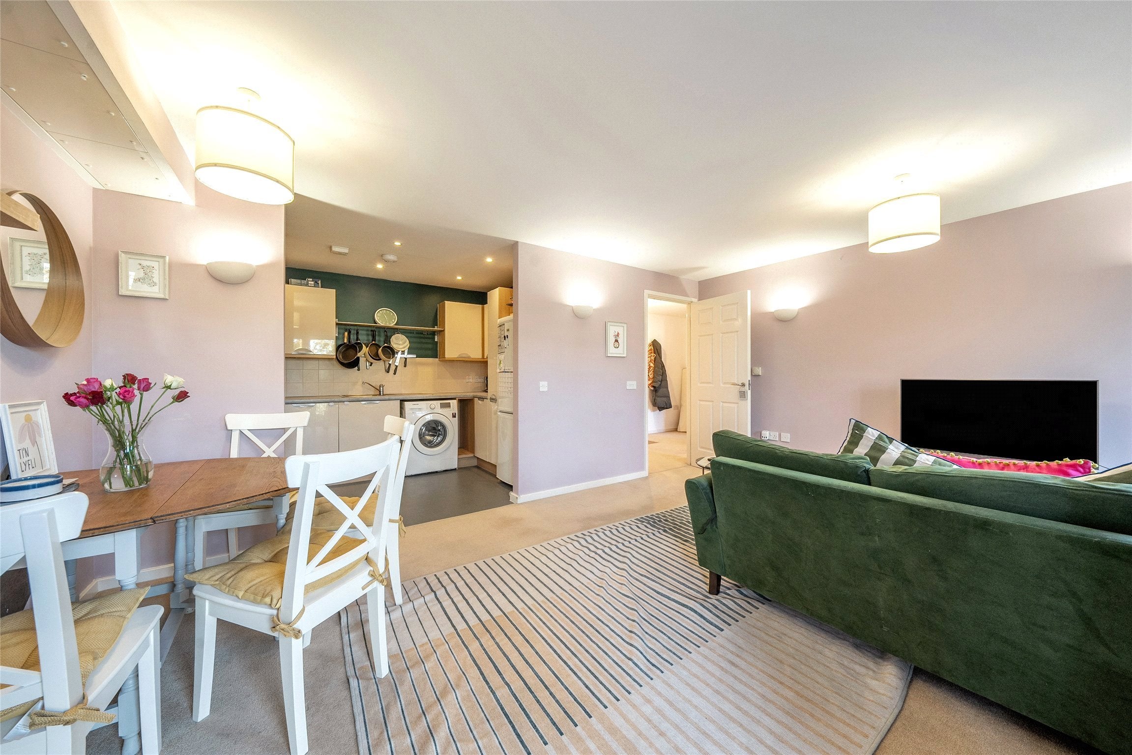 Flat Streatham High Road in Greater London