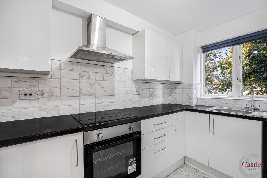Flat Celadon Close in Greater London