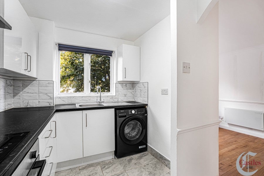 Flat Celadon Close in Greater London