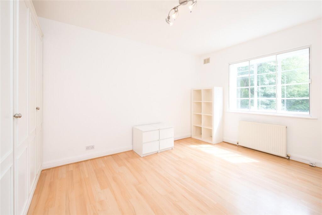 Flat Denison Close in London