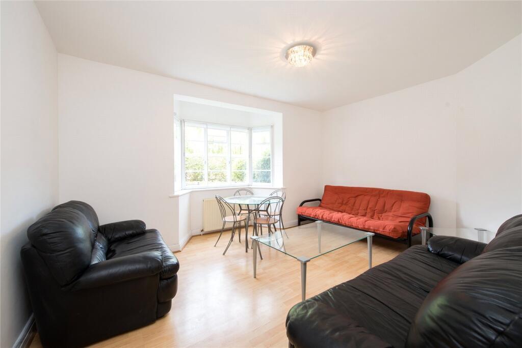 Flat Denison Close in London