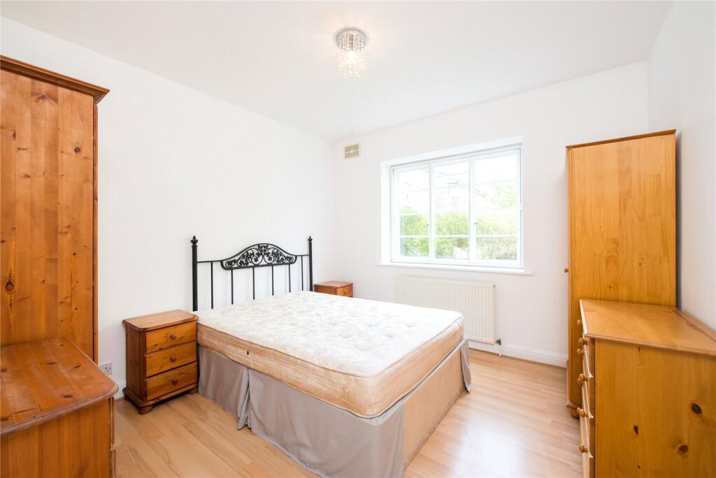 Flat Denison Close in London