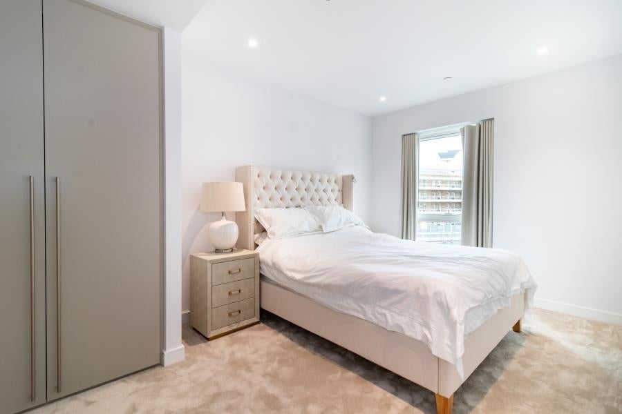 Flat Thurstan Street in Greater London