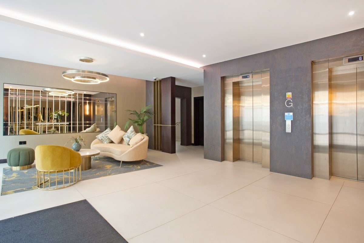Flat Thurstan Street in Greater London