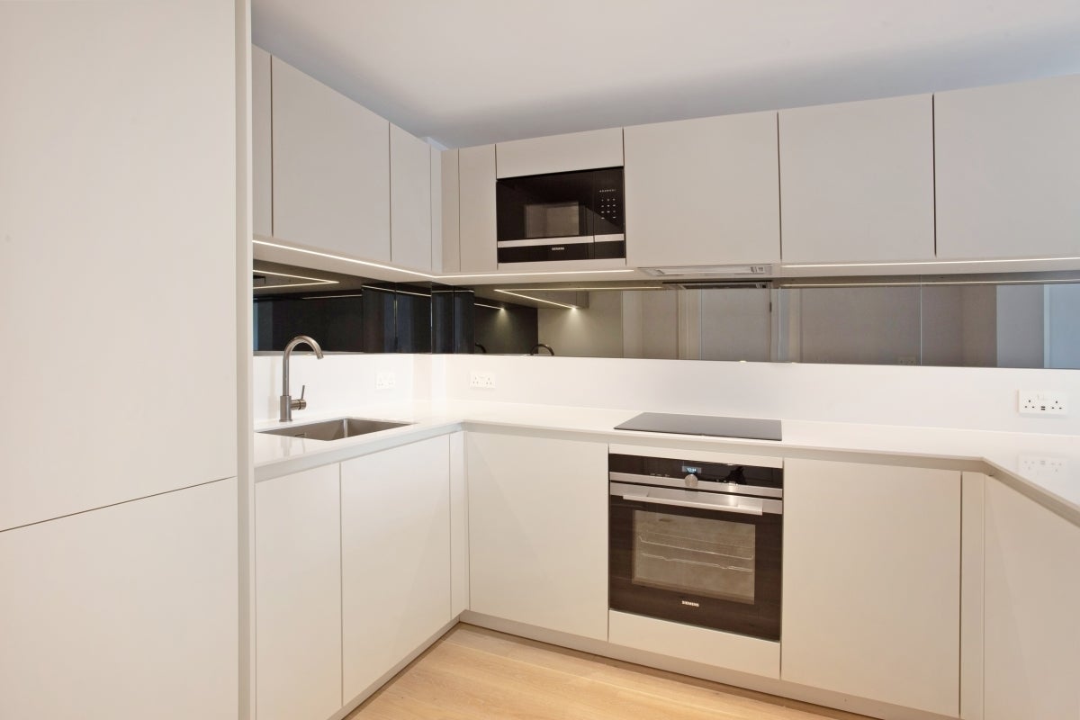 Flat Thurstan Street in Greater London