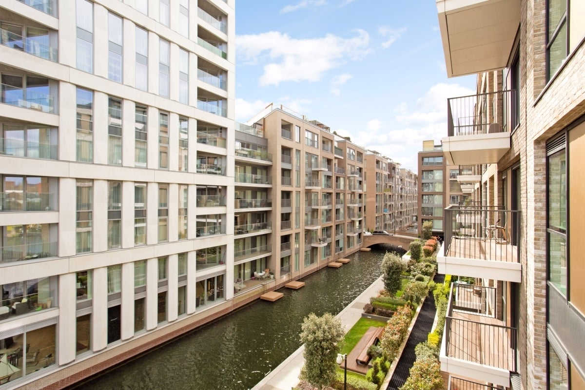 Flat Thurstan Street in Greater London