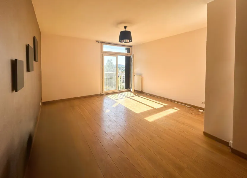 Flat Chemin du Vieux Reynier in La Seyne-sur-Mer