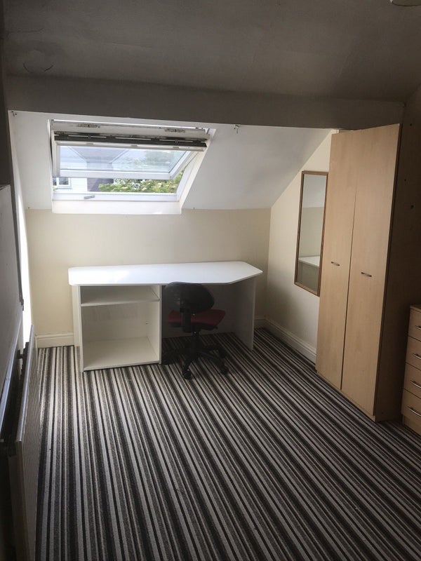 Room Harefield Road in Sheffield