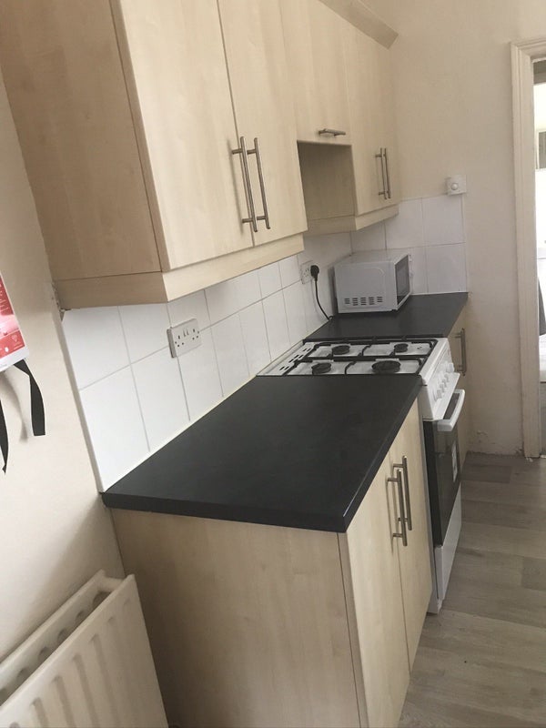 Room Harefield Road in Sheffield