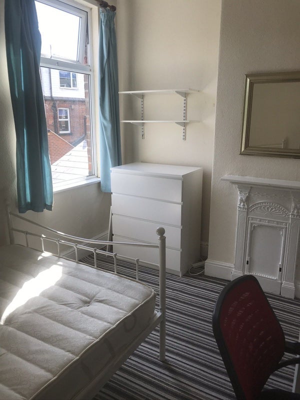 Room Harefield Road in Sheffield